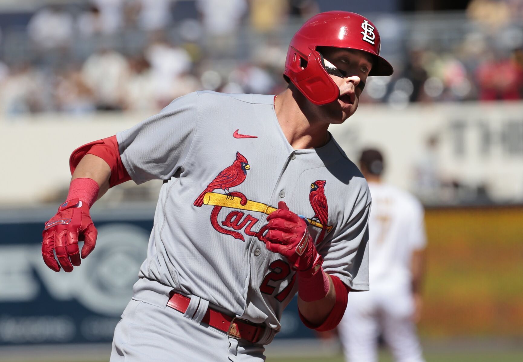 Cardinals take one from Padres, 5-4, to complete series